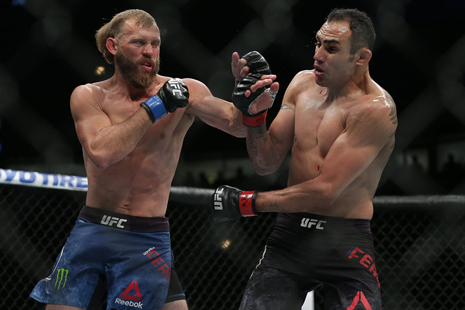 Cộng đồng mạng nói gì khi Donald Cerrone vs. Tony Ferguson phải kết thúc theo yêu cầu bác sĩ? Cộng đồng mạng nói gì khi Donald Cerrone vs. Tony Ferguson phải kết thúc theo yêu cầu bác sĩ?